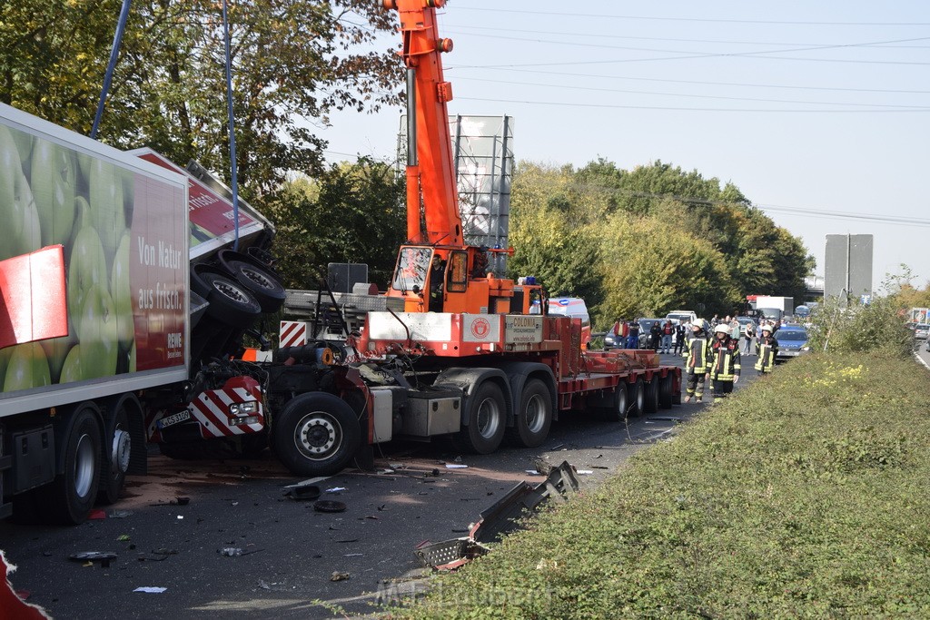 Schwerer VU PKlemm A 57 Rich Innenstadt Hoehe Koeln Chorweiler P056.JPG - Miklos Laubert